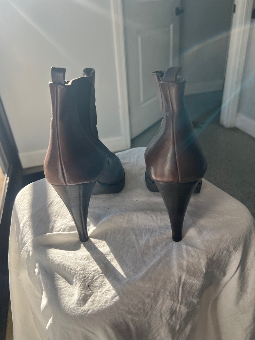 Banana Republic Chocolate Brown Leather Chelsea Ankle Boots - Picture 3 of 5